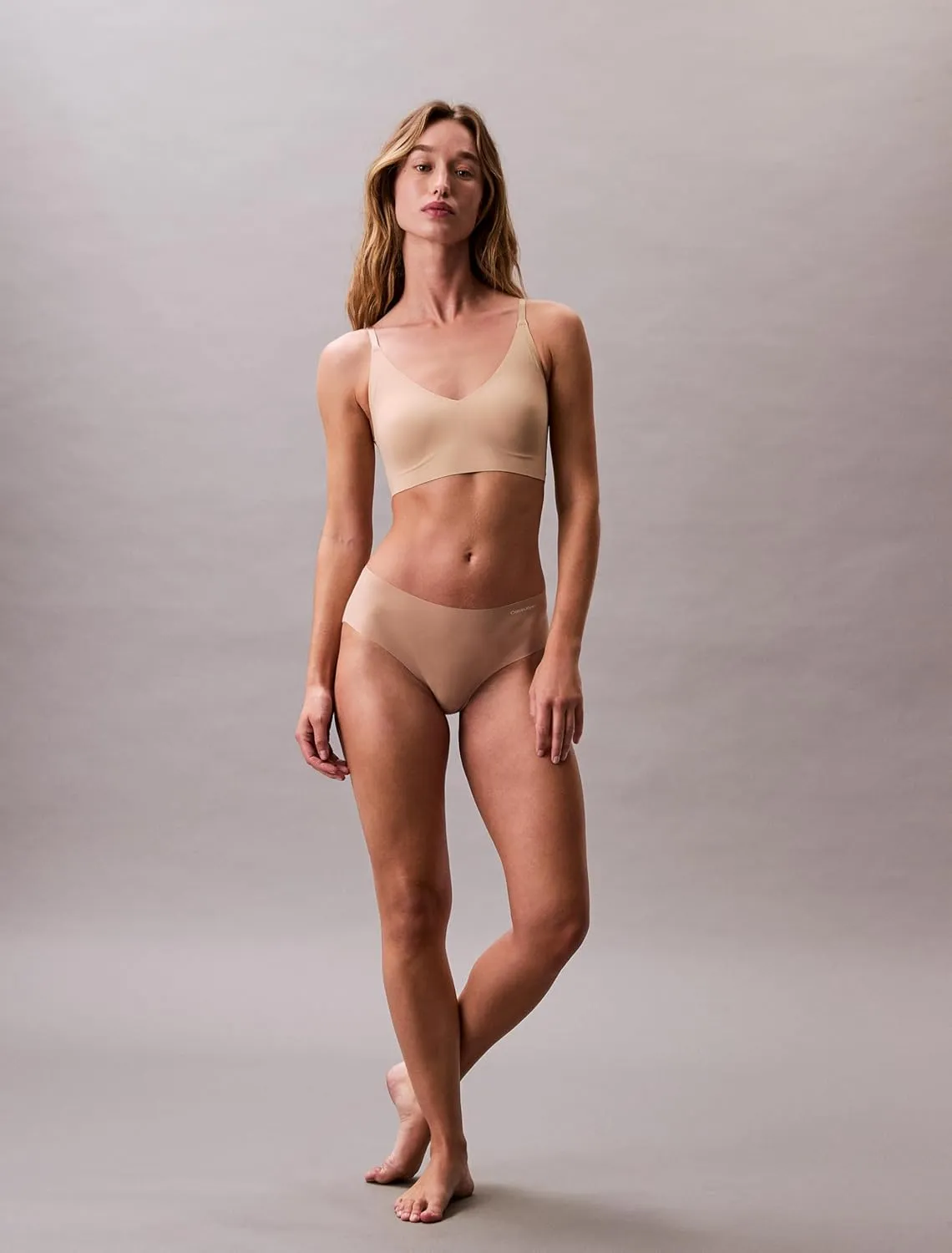 Calvin Klein Women's Invisibles Comfort Lightly Lined Seamless Wireless Triangle Bralette Bra