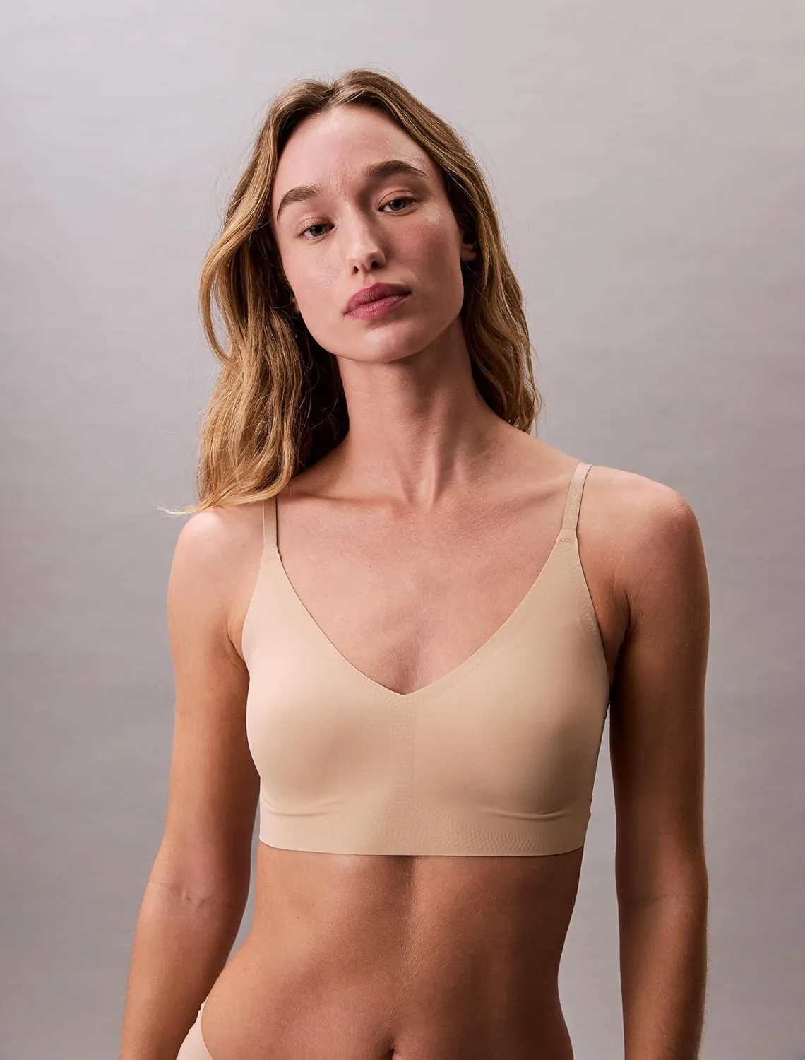 Calvin Klein Women's Invisibles Comfort Lightly Lined Seamless Wireless Triangle Bralette Bra